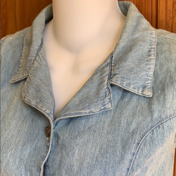 Ignite Sleeveless Light Denim Top - Picture 2 of 9